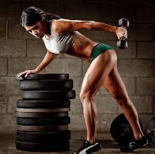 Atleta levantando peso